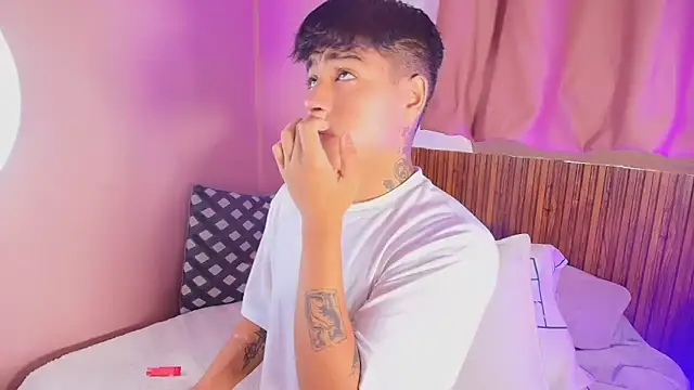 kiing azahell online show from March 2026 10:13:01 PM