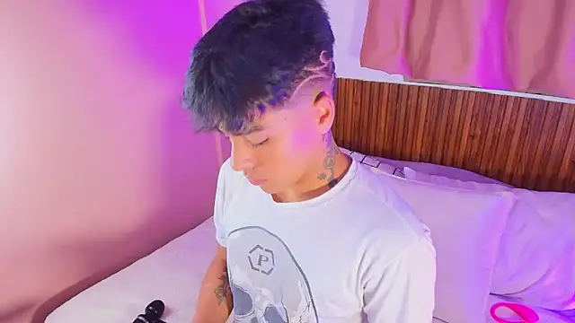 kiing azahell online show from March 2026 01:51:01 AM