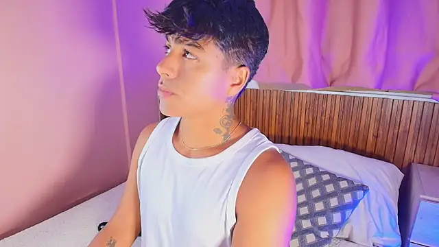 kiing azahell online show from April 2026 02:18:01 AM