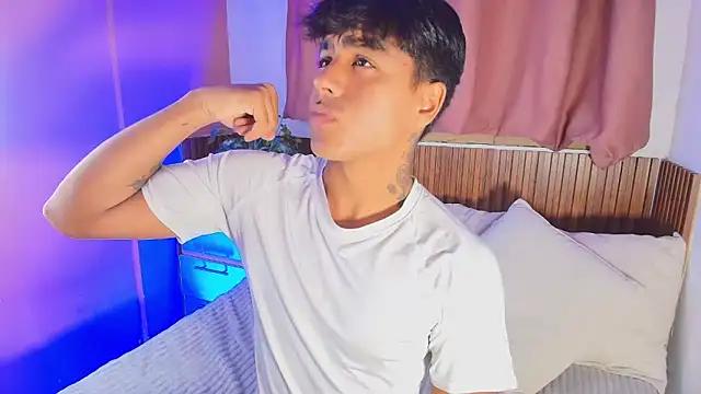 kiing azahell online show from April 2026 11:16:02 PM