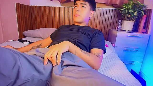 kiing azahell online show from December 2025 11:41:01 PM