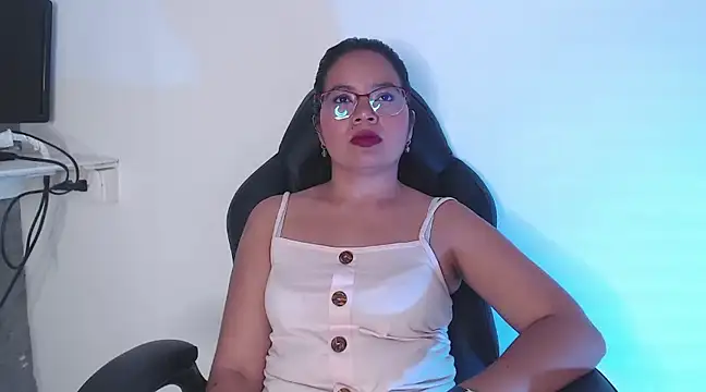 EvelynSweet1 online show from February 2025 07:32:01 PM