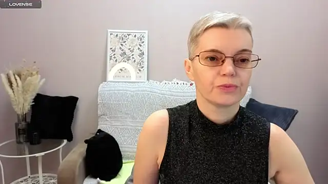 Cutie Erikaa1 online show from November 2025 02:22:02 AM