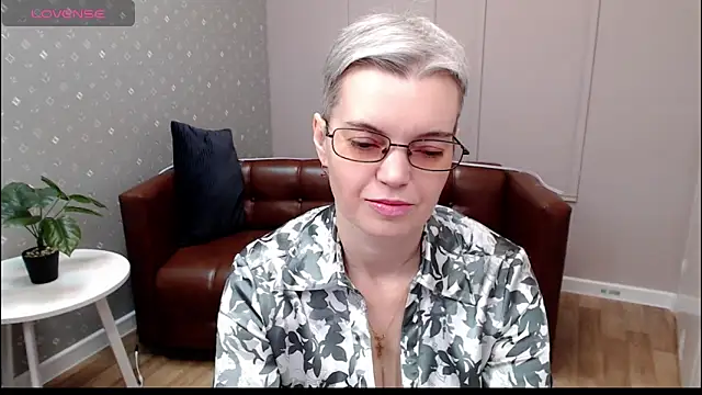 Snapshot of Cutie_Erikaa1 chatting on December 2025 02:16:01 AM Cutie Erikaa1 online show from December 2025 02:16:01 AM