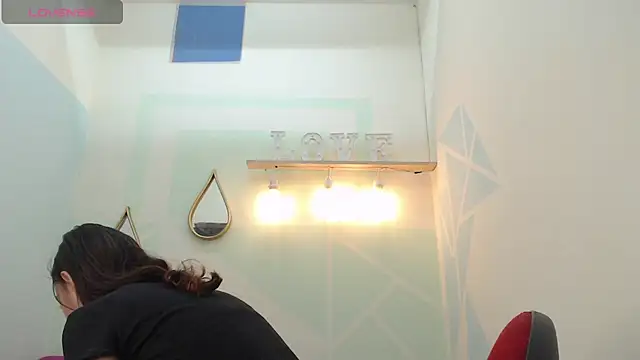 Mia-kalinfa online show from February 2025 12:11:02 PM