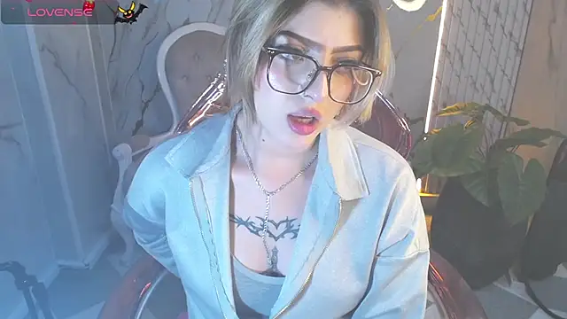 Kitty fox b online show from October 2025 01:02:02 AM