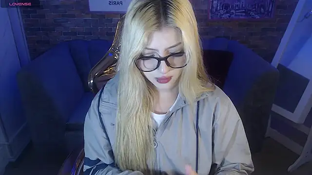 Kitty fox b online show from March 2025 12:50:02 PM
