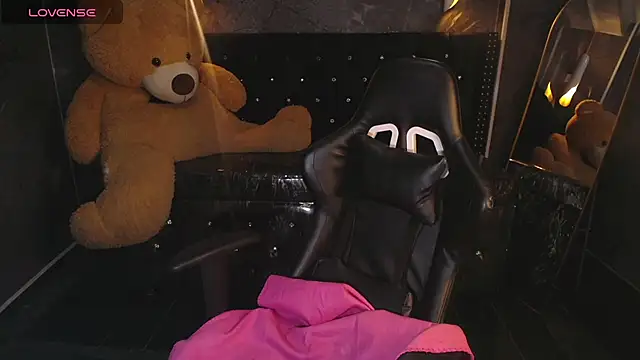 Kitty fox b online show from March 2026 01:15:02 PM