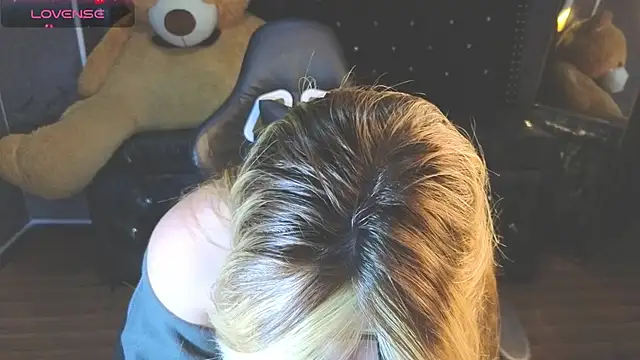 Kitty fox b online show from November 2025 01:14:02 PM