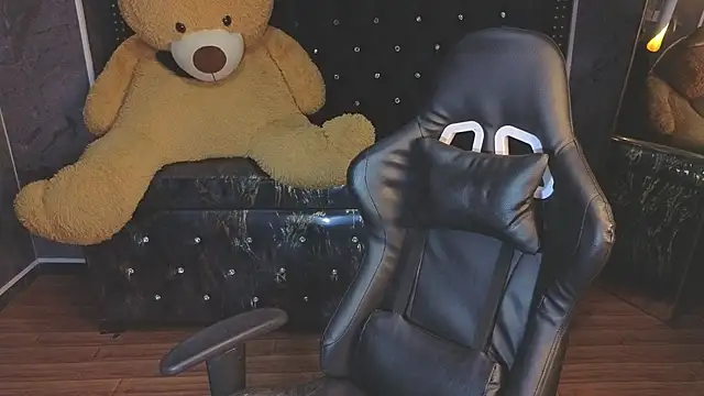 Kitty fox b online show from November 2025 12:53:02 PM