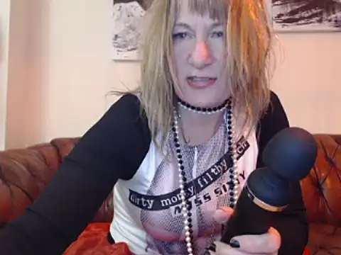 Snapshot of BettyDavisX chatting on March 2025 01:07:01 AM BettyDavisX online show from March 2025 01:07:01 AM