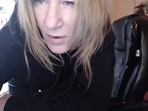 Snapshot of BettyDavisX chatting on February 2025 10:39:01 PM BettyDavisX online show from February 2025 10:39:01 PM