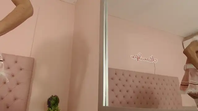 alice sofia online show from October 2025 01:32:01 PM