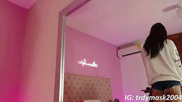 alice sofia online show from April 2026 02:20:02 PM