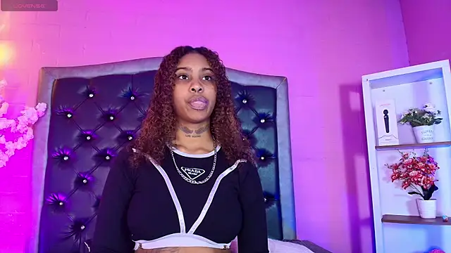 Triipsy online show from December 2025 07:36:05 PM