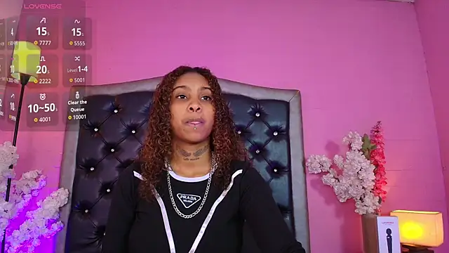 Triipsy online show from November 2025 07:13:02 PM