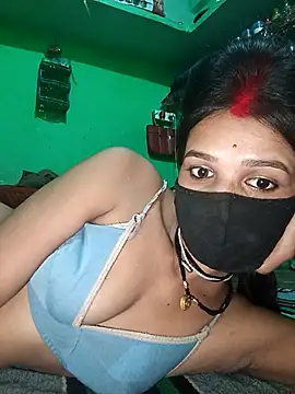 Snapshot of Hoty_girl_143 chatting on October 2025 03:35:02 PM Hoty girl 143 online show from October 2025 03:35:02 PM