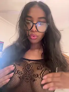 Snapshot of IamCrystal2 chatting on June 2026 02:24:02 AM IamCrystal2 online show from June 2026 02:24:02 AM