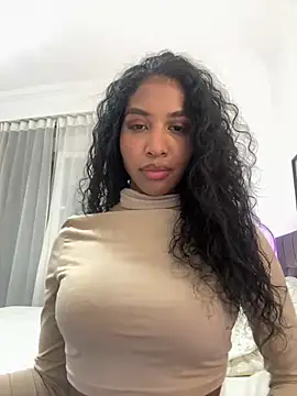 Snapshot of IamCrystal2 chatting on June 2026 12:27:02 AM IamCrystal2 online show from June 2026 12:27:02 AM