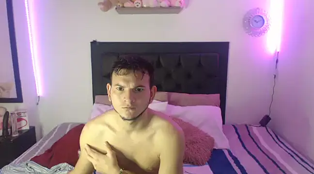 Latin Boy24 online show from March 2025 06:29:01 PM