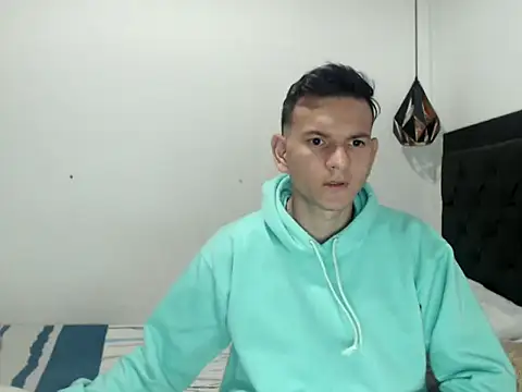Latin Boy24 online show from October 2025 06:33:01 PM