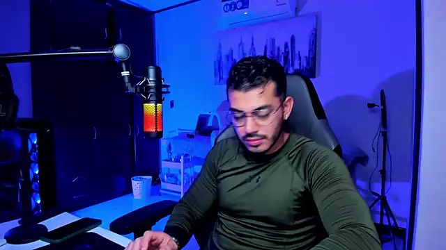 BrunoD31 online show from December 2025 03:19:02 AM