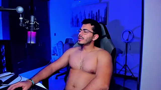 BrunoD31 online show from November 2025 03:43:01 AM