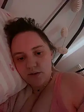 Snapshot of Lella_Ryann_ chatting on May 2026 01:28:01 PM Lella Ryann online show from May 2026 01:28:01 PM