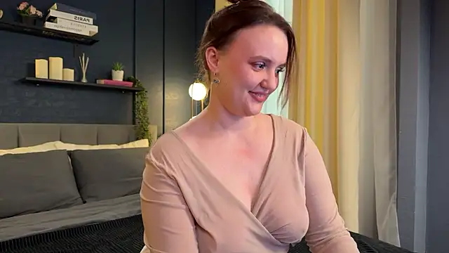 Lella Ryann  online show from February 2026 01:44:01 PM