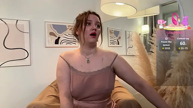 Lella Ryann  online show from October 2025 01:46:02 PM