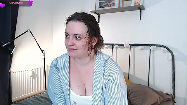 Snapshot of Lella_Ryann_ chatting on June 2026 07:15:02 PM Lella Ryann online show from June 2026 07:15:02 PM