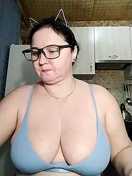 Holly-69 online show from April 2026 05:30:02 PM