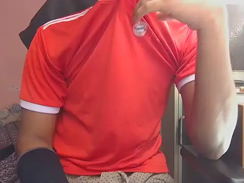 Snapshot of KissesBoyAD chatting on December 2025 01:53:02 AM KissesBoyAD online show from December 2025 01:53:02 AM