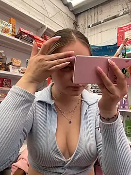 imlindapink online show from April 2026 05:54:01 PM