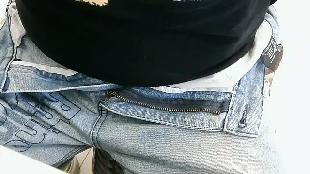 XiaoGuoGuo284512 online show from November 2025 04:34:02 AM