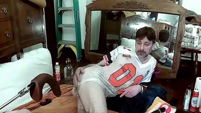 Snapshot of MaxJr8008 chatting on January 2026 10:29:02 AM MaxJr8008 online show from January 2026 10:29:02 AM