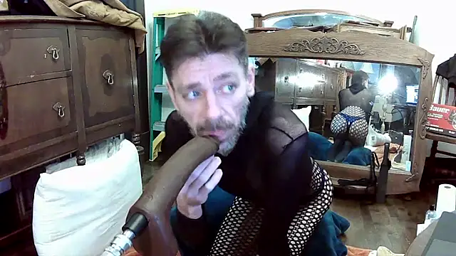 MaxJr8008 online show from November 2025 07:07:02 AM