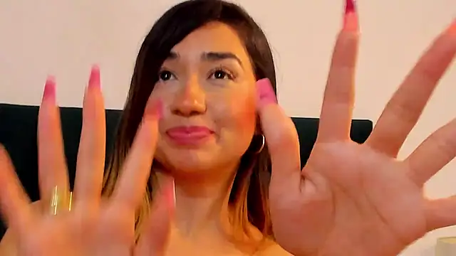 Snapshot of LisaWhite_ chatting on March 2025 05:07:02 AM LisaWhite online show from March 2025 05:07:02 AM