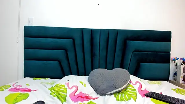 Snapshot of LisaWhite_ chatting on March 2025 12:37:02 AM LisaWhite online show from March 2025 12:37:02 AM