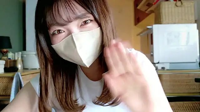 Snapshot of _Yui_ chatting on September 2025 06:19:01 AM  Yui  online show from September 2025 06:19:01 AM