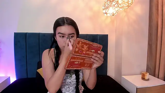 Snapshot of LaraGoldd chatting on February 2026 12:52:02 AM LaraGoldd online show from February 2026 12:52:02 AM