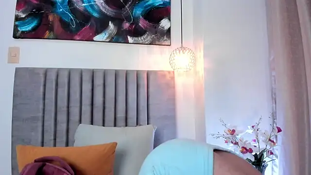 Snapshot of LaraGoldd chatting on February 2026 12:43:01 AM LaraGoldd online show from February 2026 12:43:01 AM