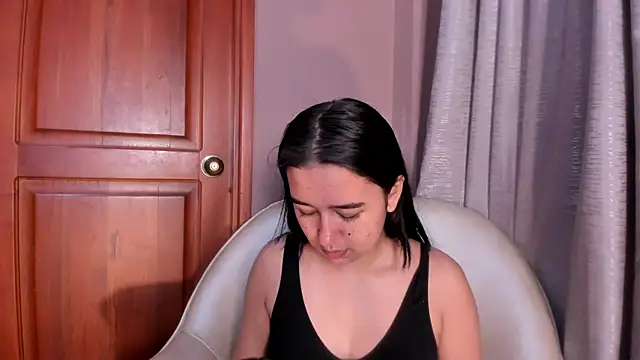 Snapshot of LaraGoldd chatting on February 2026 12:52:02 AM LaraGoldd online show from February 2026 12:52:02 AM