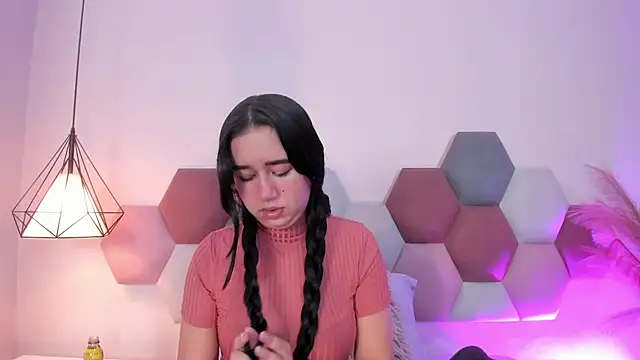 Snapshot of LaraGoldd chatting on February 2026 12:39:02 AM LaraGoldd online show from February 2026 12:39:02 AM