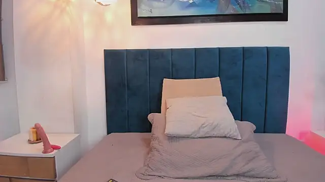 LaraGoldd online show from September 2025 12:26:01 AM