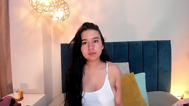 Snapshot of LaraGoldd chatting on February 2026 12:44:02 AM LaraGoldd online show from February 2026 12:44:02 AM