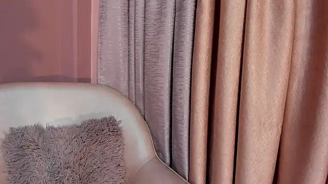 LaraGoldd online show from November 2025 11:43:02 PM