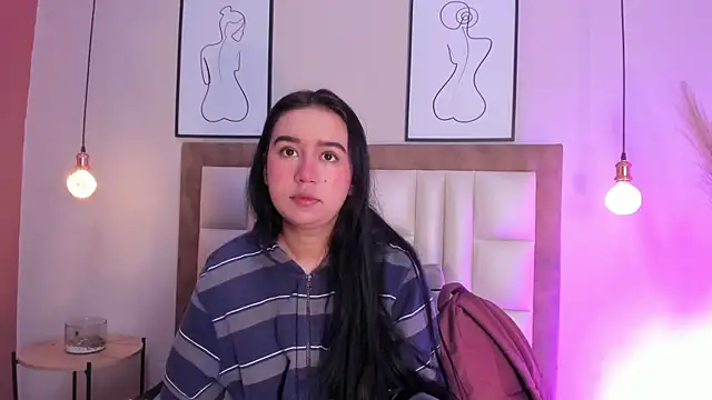 Snapshot of LaraGoldd chatting on February 2026 12:48:02 PM LaraGoldd online show from February 2026 12:48:02 PM