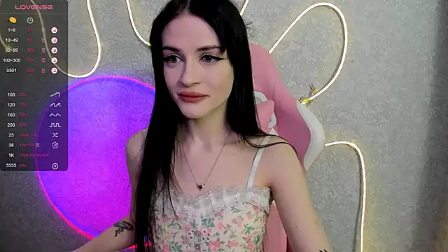 Molly Crystall online show from May 2026 03:48:01 AM