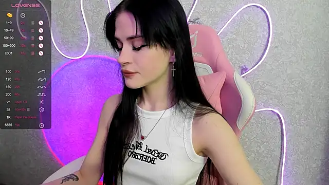 Molly Crystall online show from May 2026 03:04:02 AM